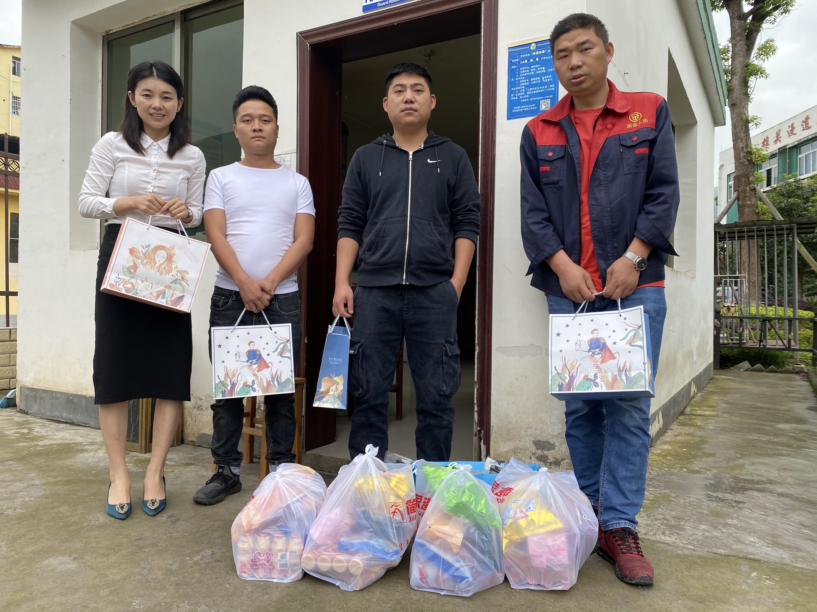 遵义固金人防工程公司六一儿童节为小朋友送上祝福